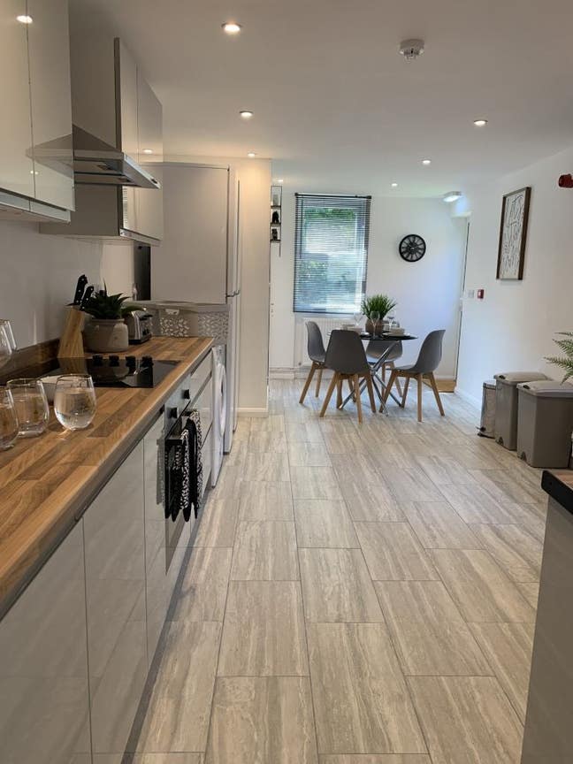 A Smarter Way to House Share!Next to Train Station Main Photo