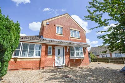 🎓 5-Bed Student House – 15 Minutes from UEA Main Photo