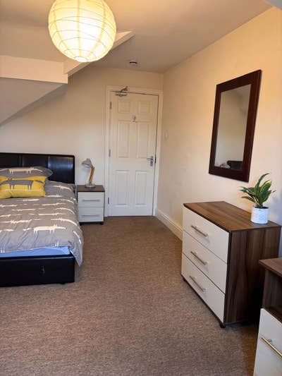 Lovely Large Double Ensuite nr Stockport Station Main Photo