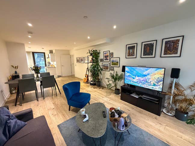 Lovely Single Room in Stratford w/gym Main Photo