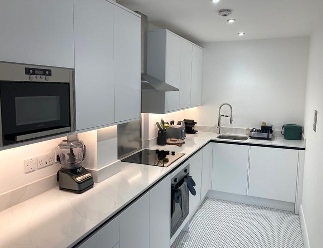 2 Bedroom Apartment Close to Kew Station Main Photo