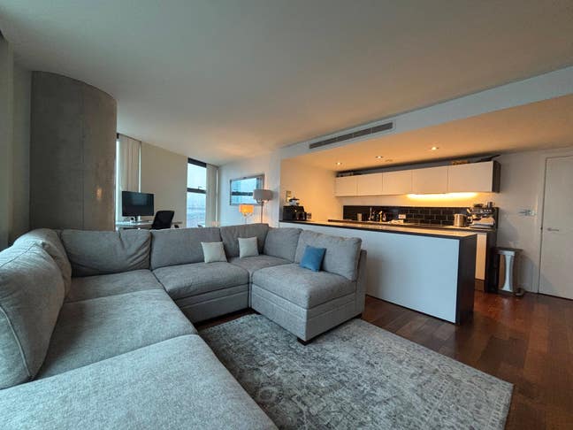 Modern Double Room | En-Suite | City Views Main Photo