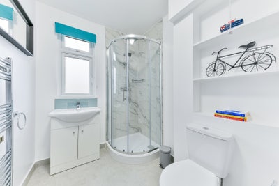 Double en-suite room next to Mayday Hospital  Main Photo