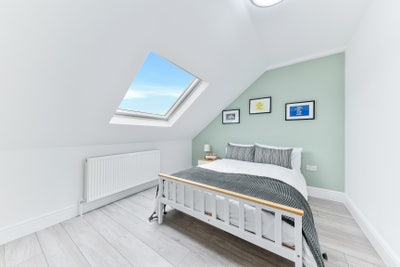 Double en-suite room next to Mayday Hospital  Main Photo