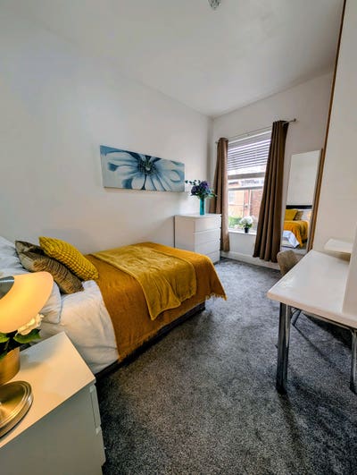 March Availability ❤️✨70Br Main Photo