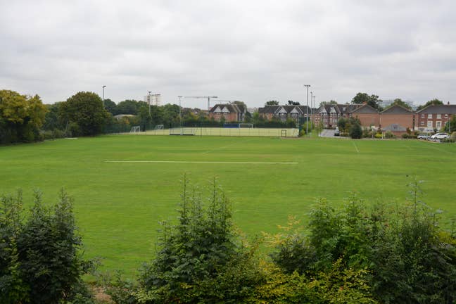Bright, Spacious Double Room with Balcony Main Photo