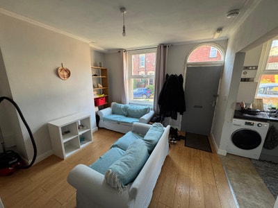 Woodhouse, short walk from Uni, Move in 13th March Main Photo