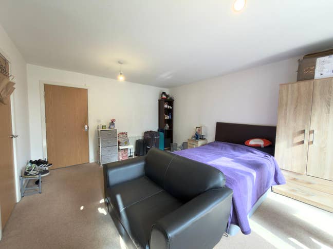 1 x Massive Double Room in a 4-Bed House Share  ✨ Main Photo