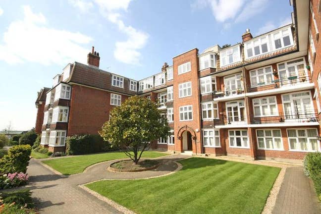 Top Floor 2 bed flat on Portsmouth Rd, Surbiton Main Photo
