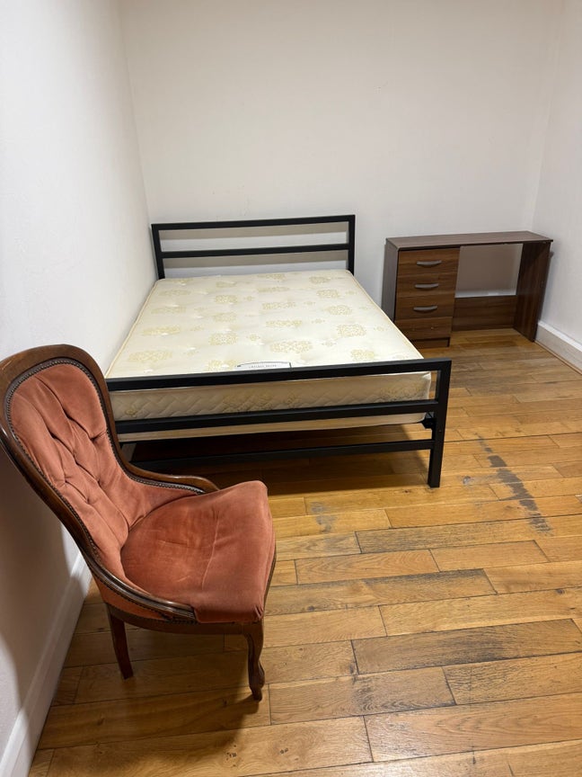 A Double Room to rent in W2 Main Photo