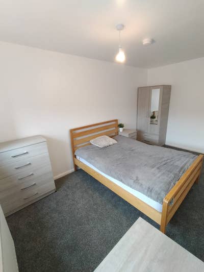 Large Double Bedroom bills & cleaning incl Main Photo
