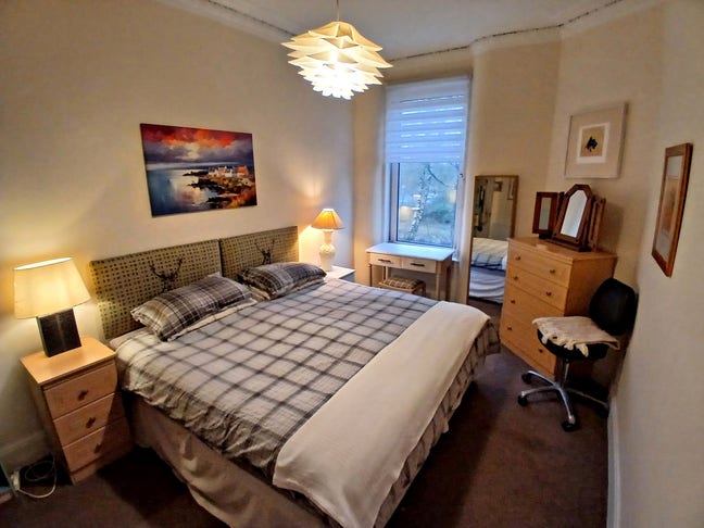 Room in lovely flat in central Kirkintilloch Main Photo