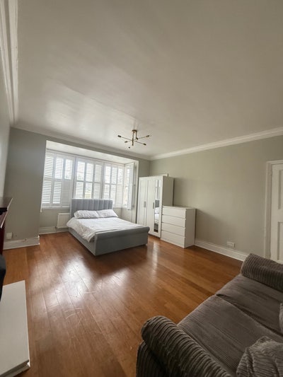 Huge Room to Rent - All Bills Included /East Croy Main Photo