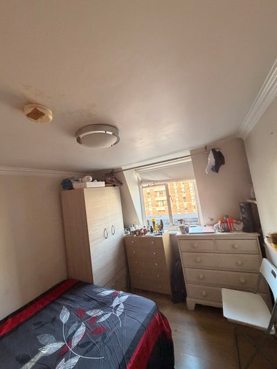 Cozy Double Bedroom in the hearts of Canary Wharf  Main Photo