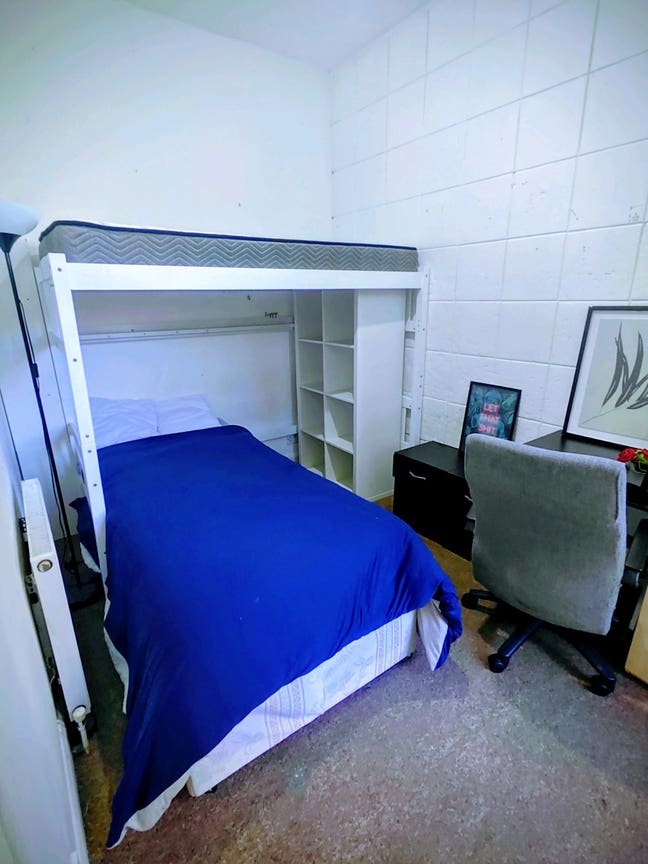 Bright double room close to underground  Main Photo