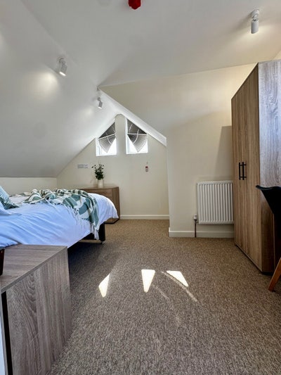 NewLuxury studio style/Ensuite/Kitchenette/Parking Main Photo