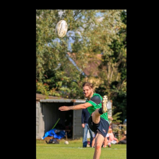 Looking for a room Main Photo