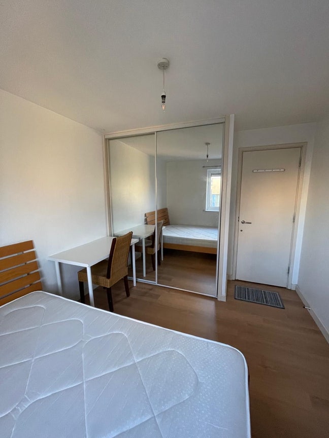 Room in Canary Wharf  Main Photo