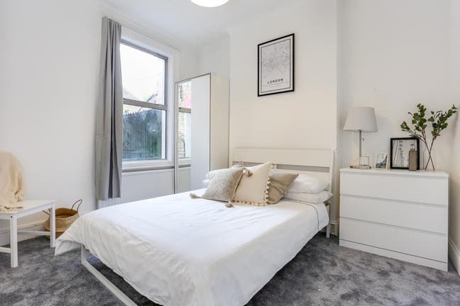 South Wimbledon Double Room Main Photo