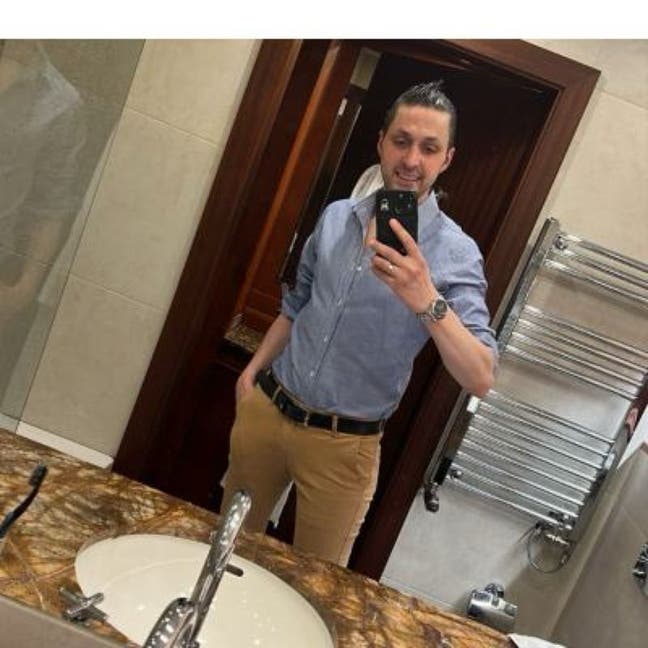 I am a professional male aged 45. I am lookin... Main Photo