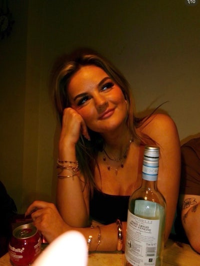 Looking for friendly flatmates Main Photo