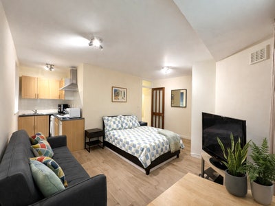 Double Studio with Full Kitchen & Concierge Main Photo