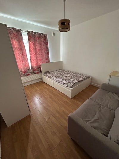 Double room in Lewisham furnished and well located Main Photo