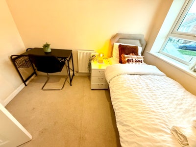 4 Bed House  in Filton (1 large bedroom available) Main Photo