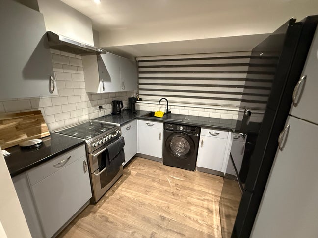 Double Room (5-10 min walk to train station) Main Photo