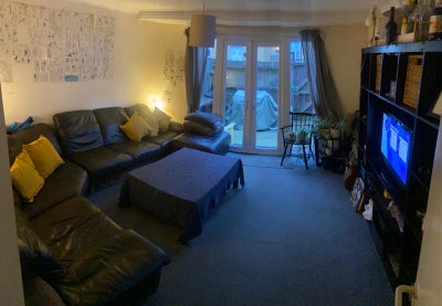 Private room for rent in Bow! Main Photo