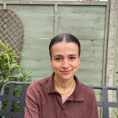 Professional female looking for zone 2 double room Main Photo