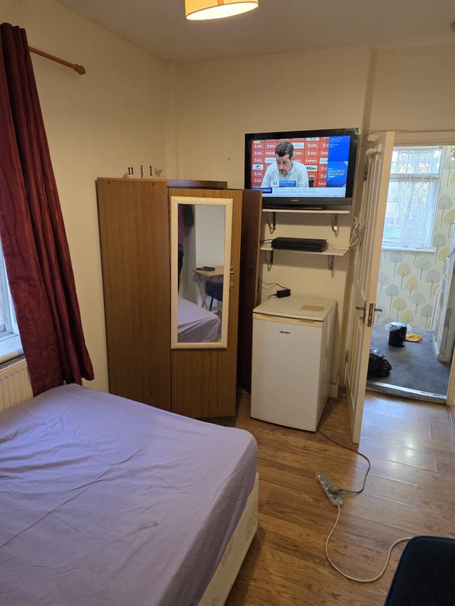 Large Single Room - WiFi/Fridge/Half Dep/Bills Inc Main Photo