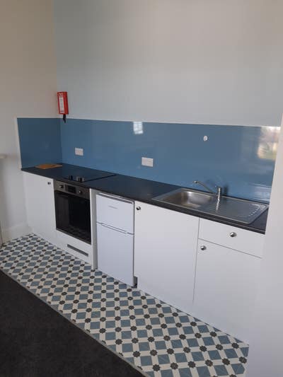 Sunny single room to let Main Photo