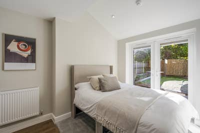 Amazing Ensuite Room - Private Entrance to Garden Main Photo