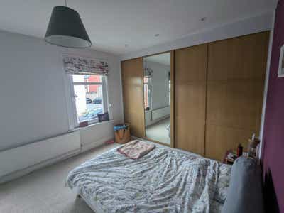 Large double room in Barry Main Photo