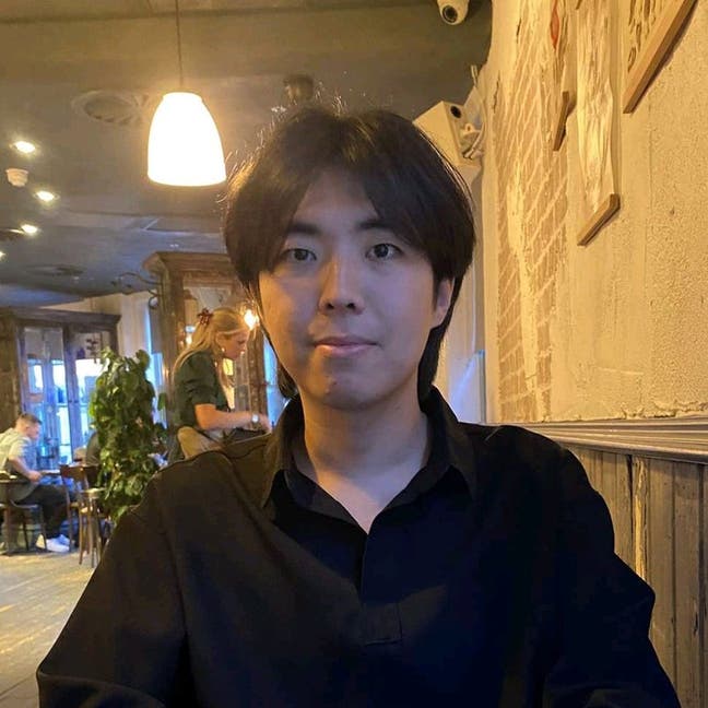 I am a professional male aged 26 from South K... Main Photo