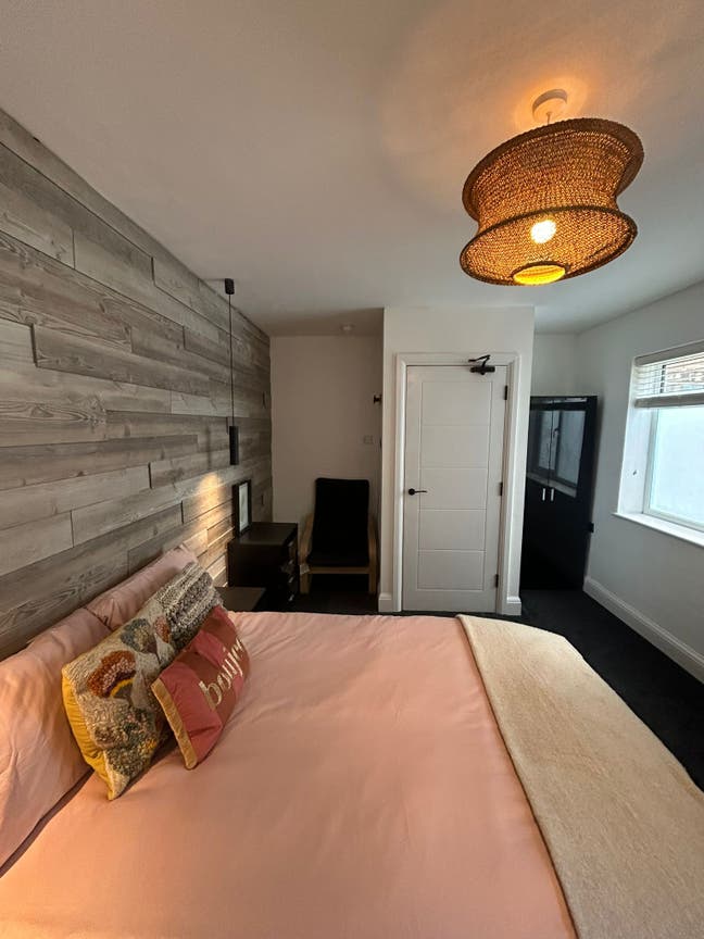 Ensuite Room for Couple - &pound;750 All bills included Main Photo