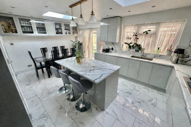 2 Bright Double Rooms – Bills Included – Northolt  Main Photo