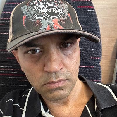 Professional Male seeks a single or double room Main Photo