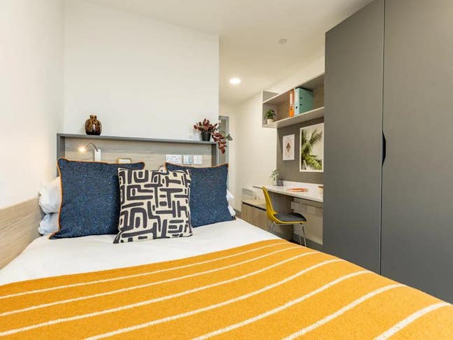 Bronze en-suite at Onyx Birmingham Main Photo