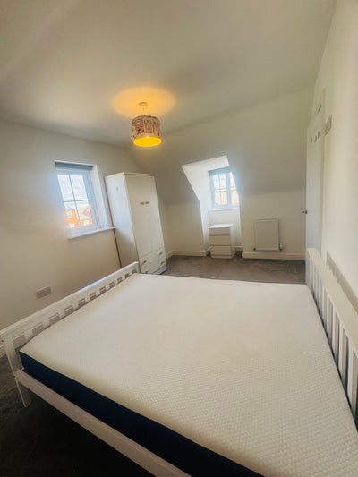 Couple/ Double room near to RSH and town centre  Main Photo