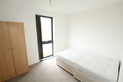 Double room available | E14 Main Photo