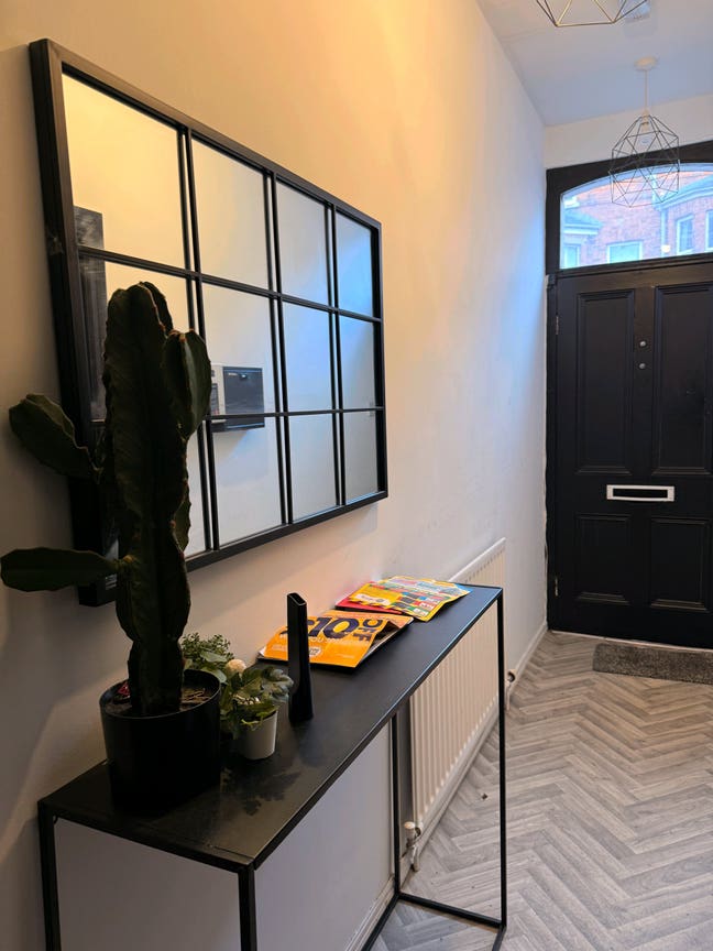 Room Available in Friendly 5-Bedroom House Main Photo