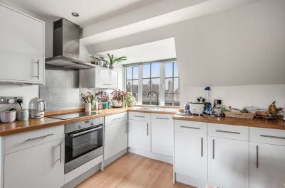 **New** Spacious Studio 43Sqm, 5' from EastDulwich Main Photo