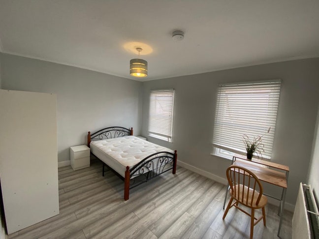 Stunning five bedroom house Main Photo