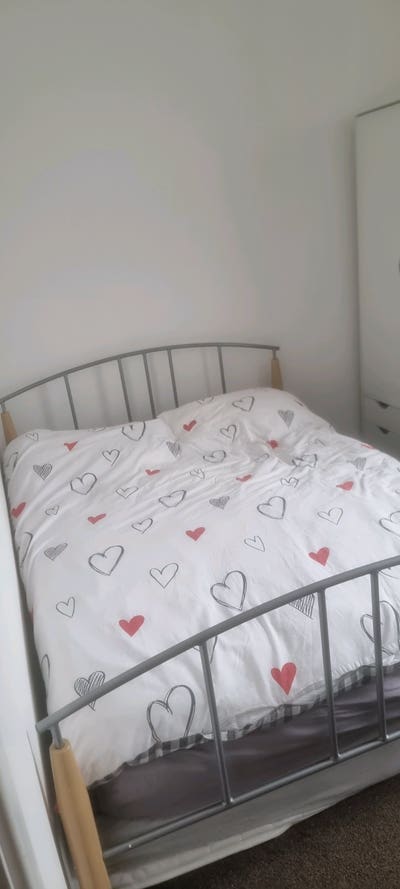 Double room available in family home Main Photo