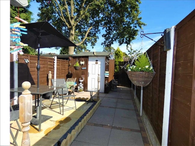 Large double bed  room Available  Main Photo