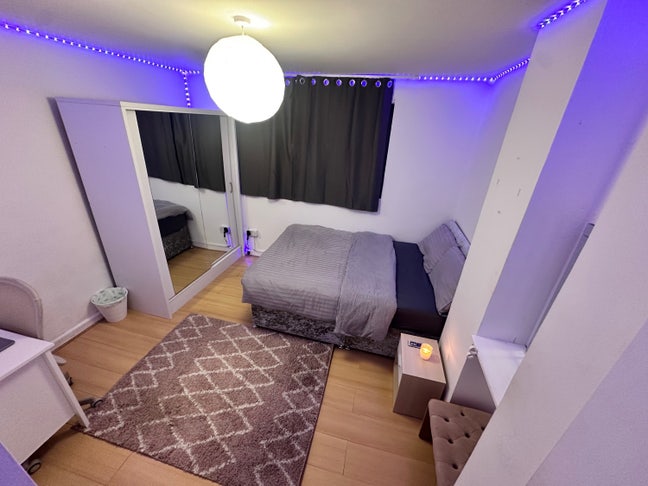 A cosy and lovely Double bedroom in West Hampstead Main Photo