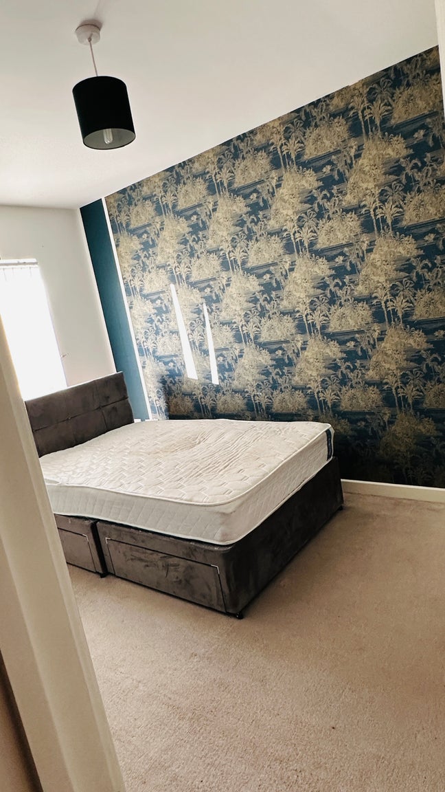 1 double room available for rent in M6 Main Photo