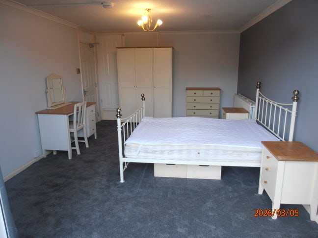 Massive double room No bills No fees  Main Photo